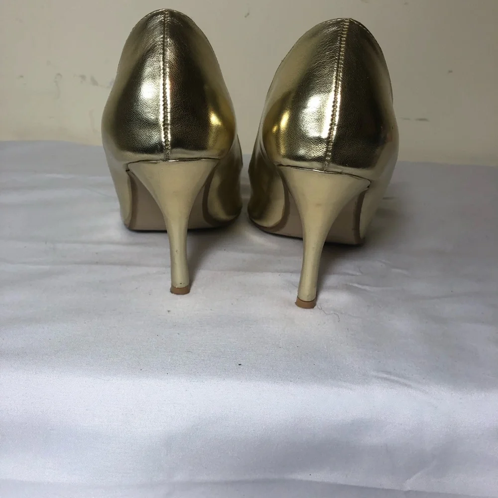Wild Diva Metallic Gold Pointed Toe Heels - Picture 3 of 6